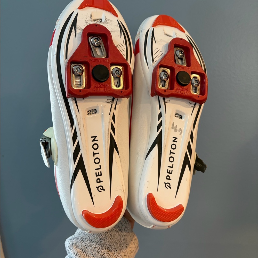 Women’s Peloton bike shoes - Picture 3 of 3